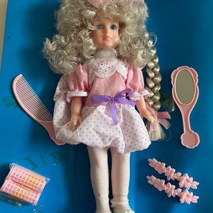 Vintage Growing Retracts Hair Girl Doll Blonde Vintage 1988, Accessories in Box